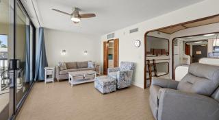 Mariner's Boathouse and Beach Resort by CoolVacay - 7