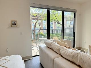 Modern Studio Centrally Located Downtown Dallas Deep Ellum - 4
