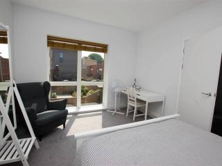 Ensuite Double Bed Room Sunny Spacious with Shared Kitchen - 5