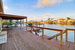 1 Mi to Beach! Waterfront Corpus Christi Getaway - 0