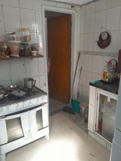 Suíte e cozinha, entrada compartilhada - 1
