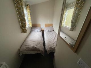 Stylish large static caravan gold rated 3BR Slp 8 - 5