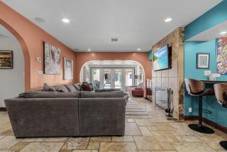 Family Pool Home With Guesthouse - 4