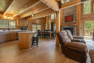 Luxury Log Cabin w Hot Tub Near Carbondale - 4