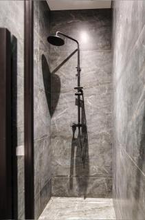 Modern Apartment near Old Town & River in City Center - 2