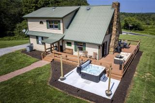 Country Chateau w Hot Tub Near Wine Trail - 0