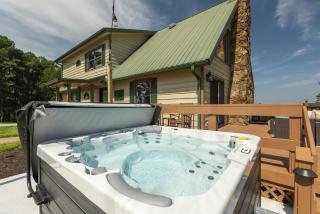 Country Chateau w Hot Tub Near Wine Trail - 2