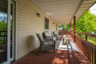 Upscale Lakefront Home w Dock & Kayaks - 2