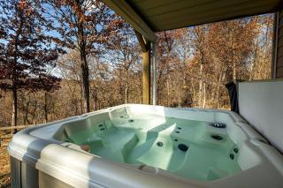 3BR Home w Hot Tub & Sunset Views Near SIUC - 9