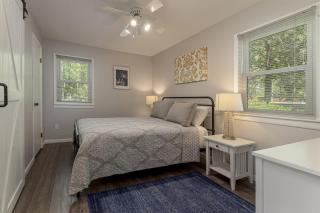 Lake of Egypt Log Home Hot Tub Retreat - 7