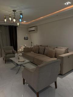 Apparemment F4 moderne et spacieux avec piscine et jardin - 0