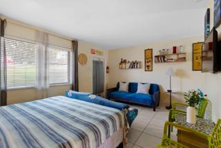 1BR Studio Parking, BBQ, Garden In Hollywood - 8
