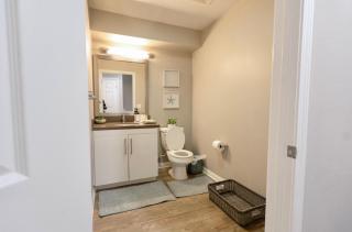 Pacific Blue Townhome Walk to Ocean 2 Bed Apt WITH FREE PARKING - 7