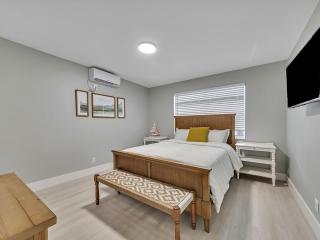Hollywood Beach 1BR Getaway | WiFi + AC - Dania Beach - 6