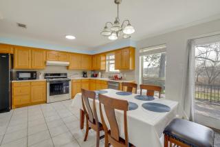 11 Mi to Dtwn Dallas Charming Home with Deck and Yard - 9