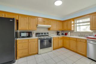 11 Mi to Dtwn Dallas Charming Home with Deck and Yard - 2