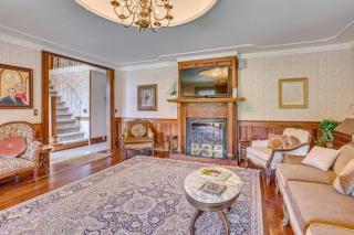 Dalton Retreat w Deck, Fire Pit and 6 Smart TVs - 2