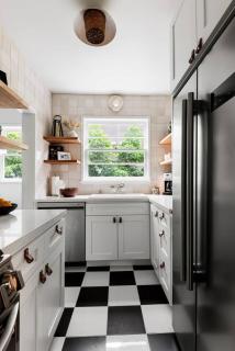 NEW Historic Flat Patio and Walk-to-All Location - 7
