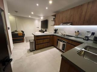 Ample studio steps from Santa Cruz beach - 6