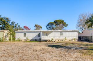 2 Mi to Beaches: Breezy Panama City Home w/ Deck! - 8