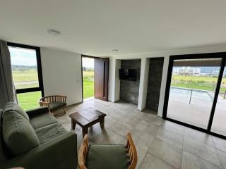 Duplex con pileta frente a lago Los Molinos - 4