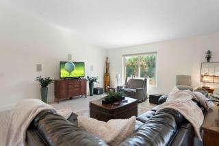 Modern 4BR Oasis with Pool Huge Yard&Putting Green - 7