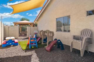 Modern 4BR Oasis with Pool Huge Yard&Putting Green - 6