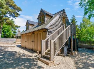 Edinburgh's Springtime Chalet - 6