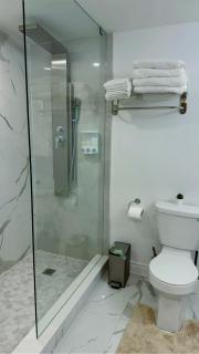 Studio 8848 - Sleeps 8 - 7