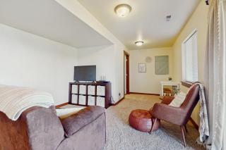 Lakeside Hideaway - 9