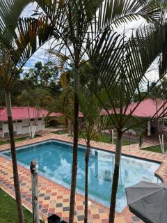 Hospedaje con acceso al rio y piscina en finca la fortuna con piscina, amplias zonas sociales y verdes - 5