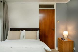 Woodhouse Stays for contractors & Families with free parking & fast WI-FI, modern - 4