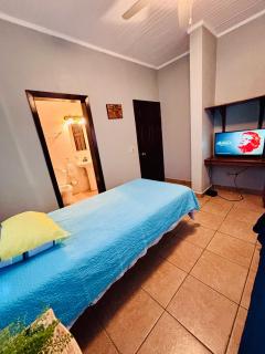 Island Breeze Villa, West End - 2