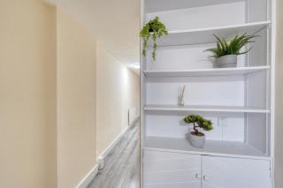 Spacious 2-Bedroom Home in London, Near Transport - 6