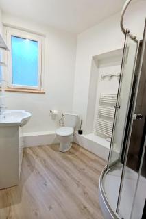 Apt 14 au 3ème étage, un superbe T2 bis d'environ 60m2, climatisé et entièrement équipé avec une terrasse privée, dans un immeuble authentique du 18 ème siècle - 9
