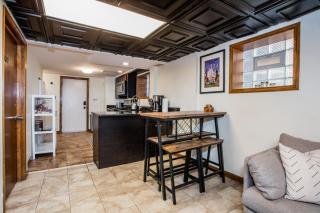 Stylish Garden-Level 2BR: Quiet Neighborhood - 7