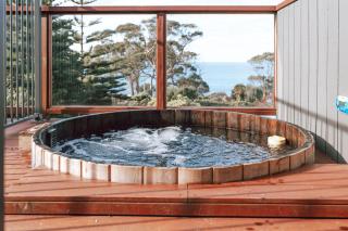 The Little Lobster - Hot Tub! - 0