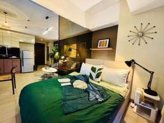 Cozy unit with balcony Netflix walk to Venice Mall - 4