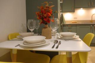 Huddersfield Lux 2 Bedroom Apartment & Opposite Train Station & City Centre - 8