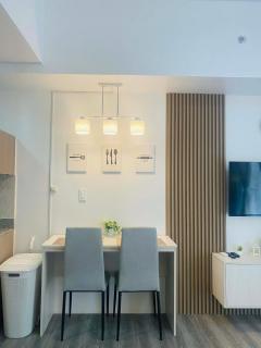 Easily Accessible Cozy Condo Near Mactan Airport, Work with Fast WiFi Speed, Spacious, Relaxing Stay - 9