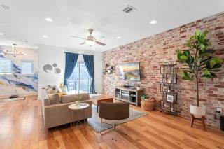 stunning 3 Bedroom Home Just Minutes Away From Downtown - 6