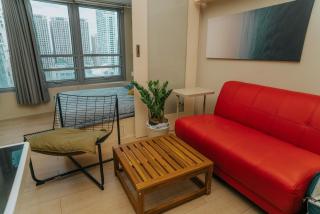 Chic Eastwood Studio w Pool Access, 55inch TV and Wifi - 6
