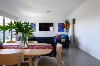 42 Coogee Beach Marina 3BR Haven near Omeo Wreck - 5