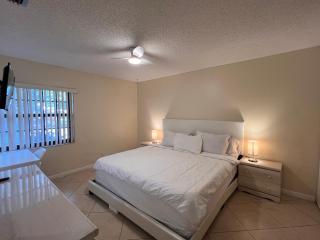 Entire Single Family home 3 bed 2 bath in water front big cozy back yard view - 4