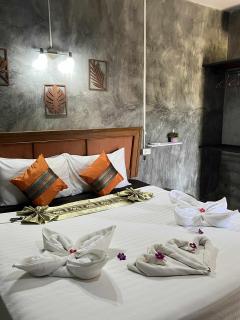 Lanta natural hut garden - 2