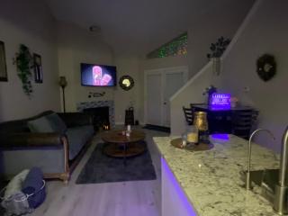 H-Town vibe 2Bd loft Next to it all! - 8