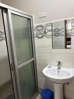 Three bed unit in CBD Kla near Acacia mall - 2