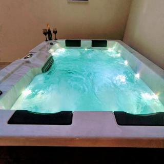 Malakion Lux Seaside Jacuzzi - 9