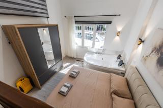 Green Luxe Suite 1 by PikHost - 3