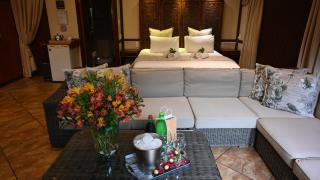 LUXURY EN-SUITE ROOM WITH LOUNGE @ 4 STAR GUEST HOUSE - 2